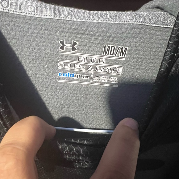 Fitted under armour sweater - Picture 2 of 2